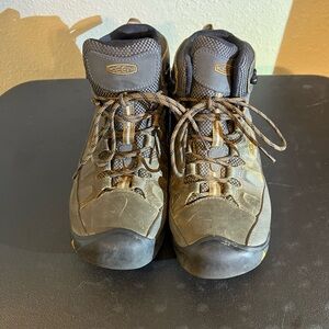 Keen Targhee II Men’s 11 Wide Waterproof Hikers - Lightly used